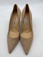 Pre-Owned Manolo Blahnik Tan Size 9 Suede Pump Heels | True Fashionistas.