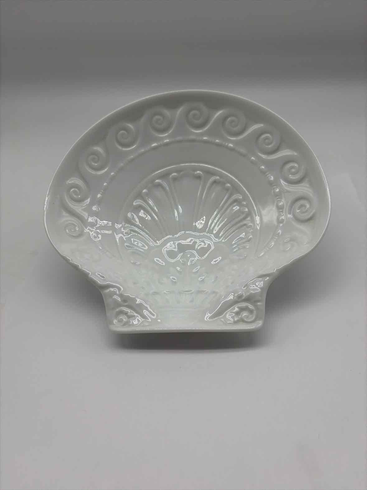 Bernardaud Louvre Shell Porcelain Dish | True Fashionistas.