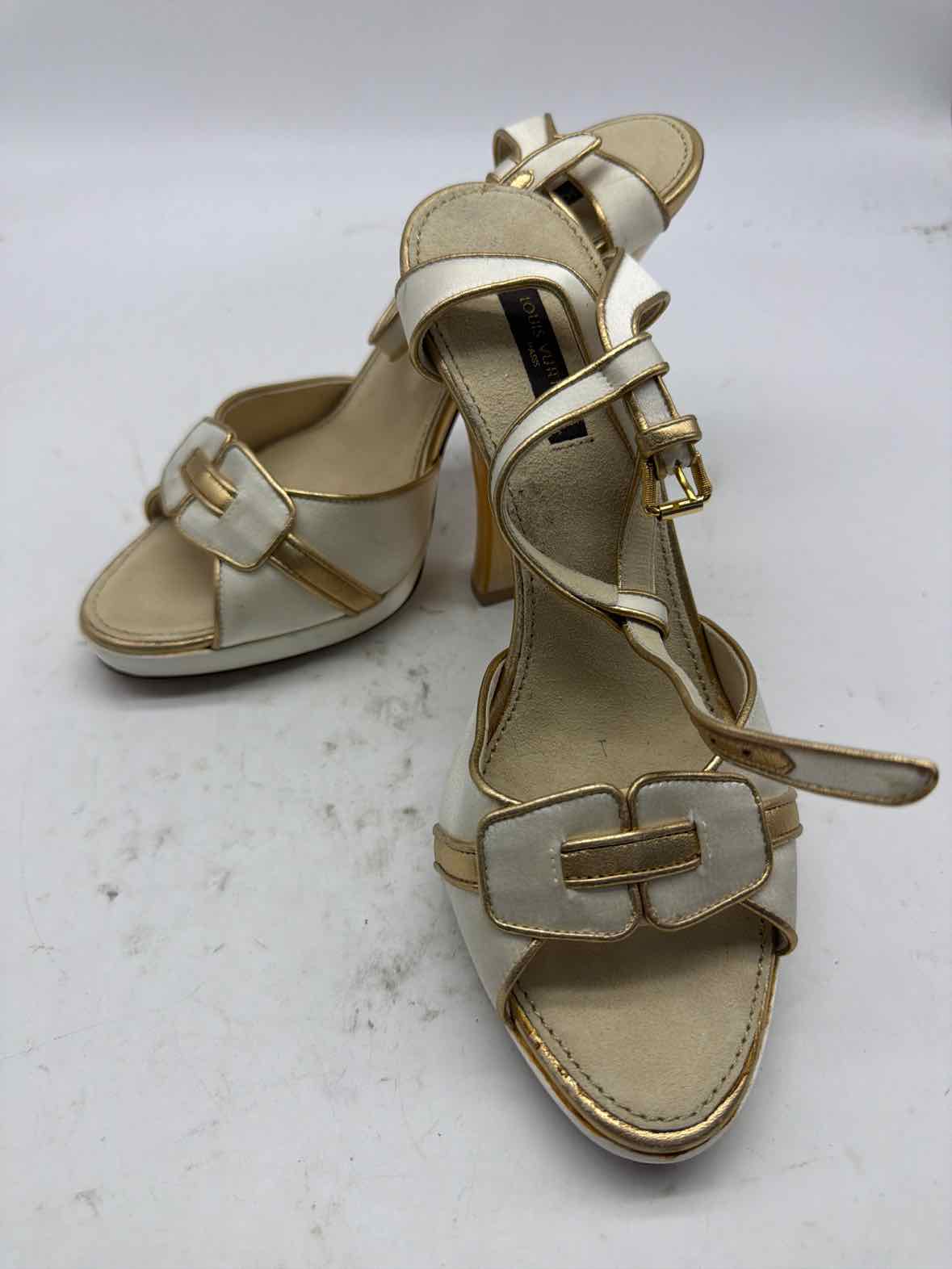 Pre-Owned Louis Vuitton White Size 7 Strappy Strappy Heels | True Fashionistas.