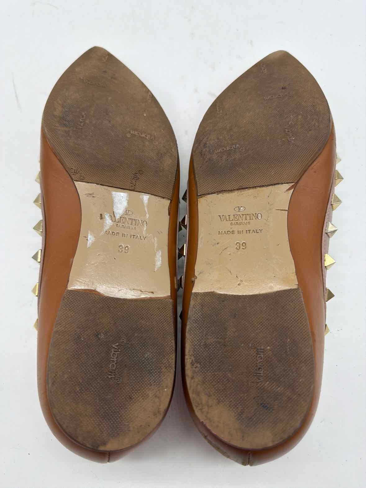 Pre-Owned Valentino Tan Size 39 Rockstud Slip On Flats | True Fashionistas.