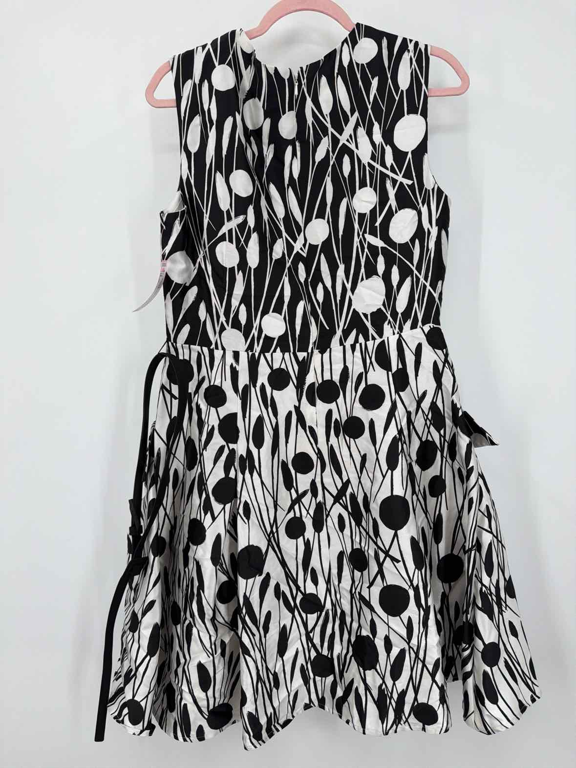 Pre-Owned Carolina Herrera Black Size 14 Short Sleeveless Dress | True Fashionistas.