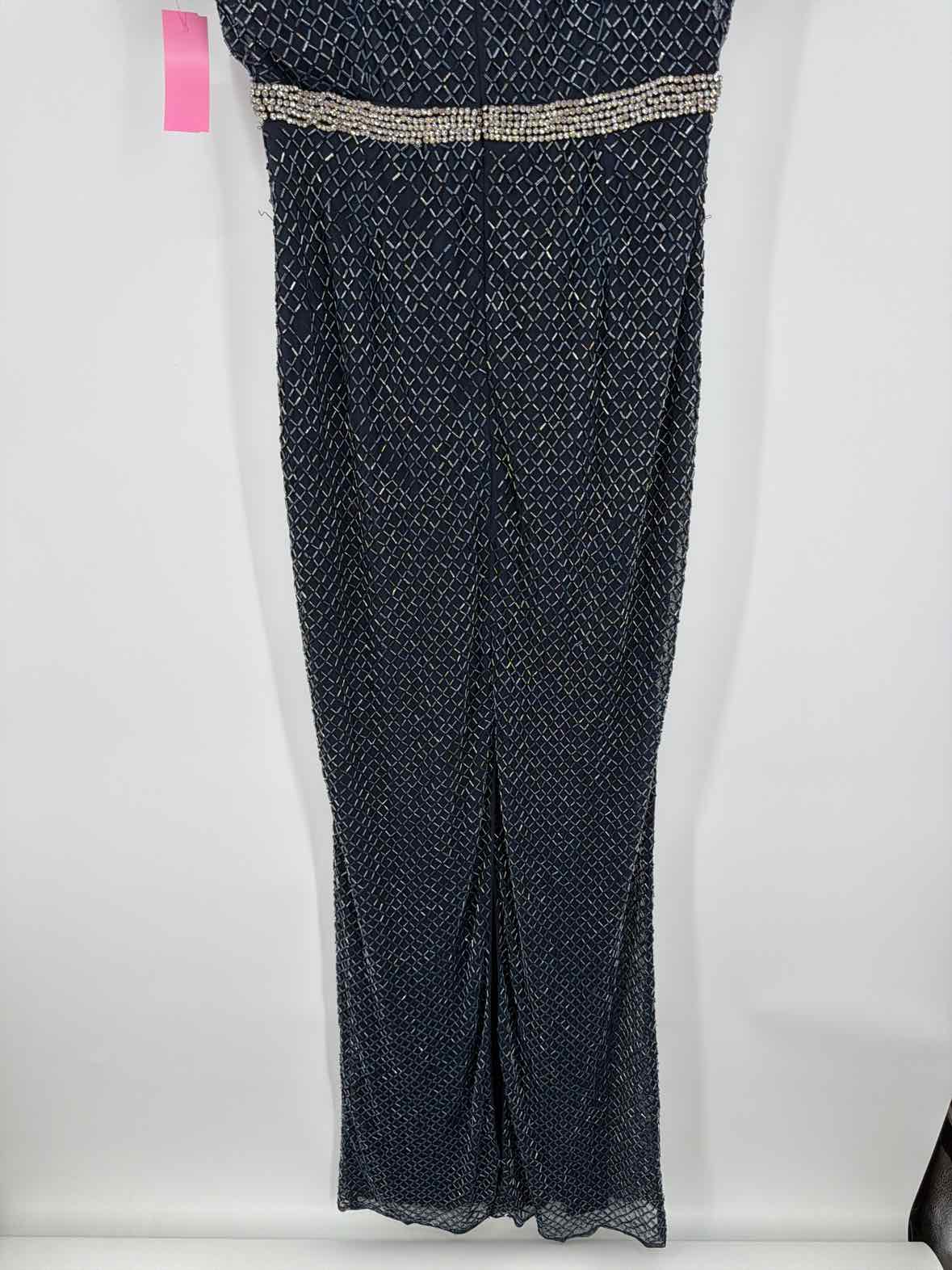 Pre-Owned Mac Duggal Navy Size 6 Beaded Long Evening Gown | True Fashionistas.