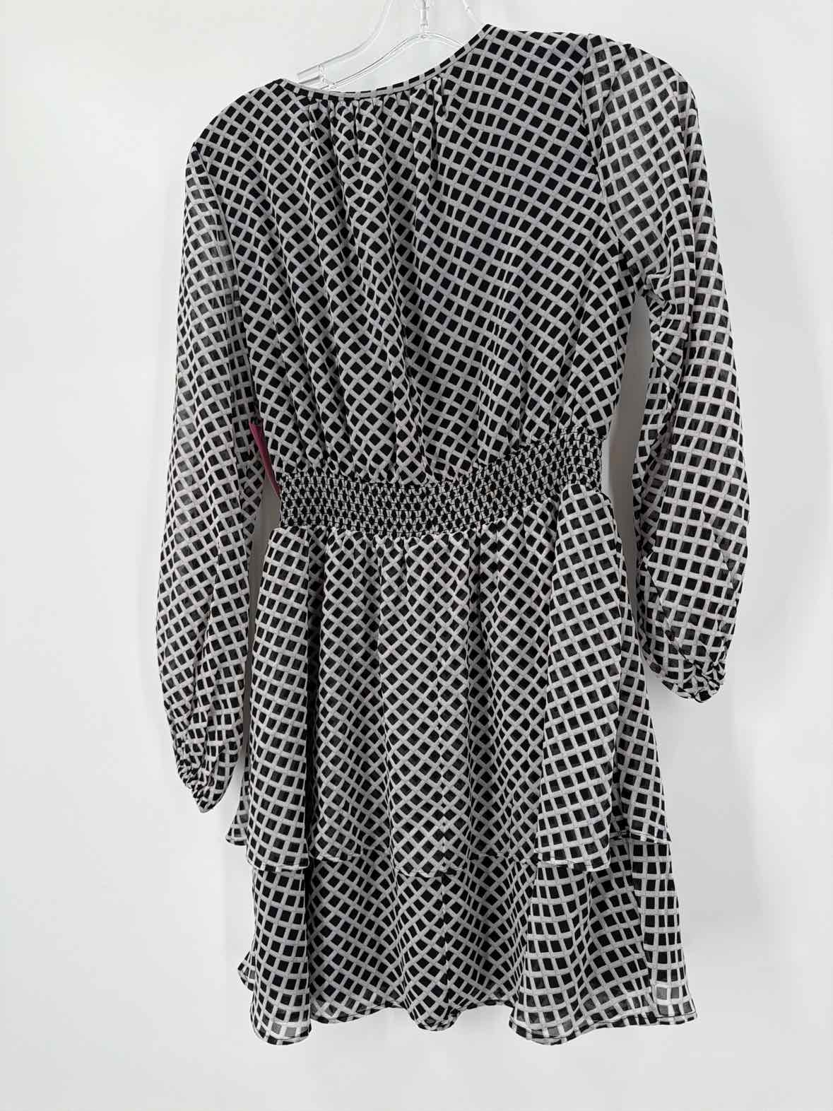 Pre-Owned Ann Taylor Black Size 2 Short Sleeveless Dress | True Fashionistas.