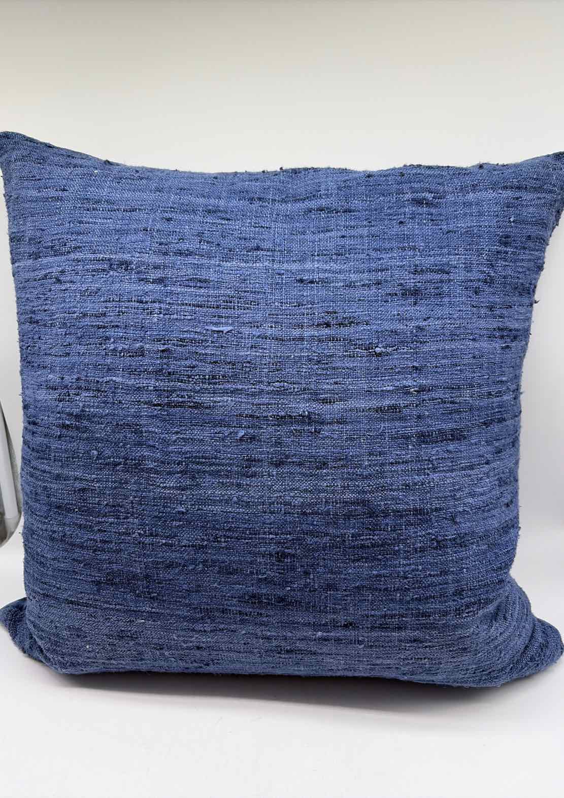 Navy Velvet & Linen Pillow | True Fashionistas.