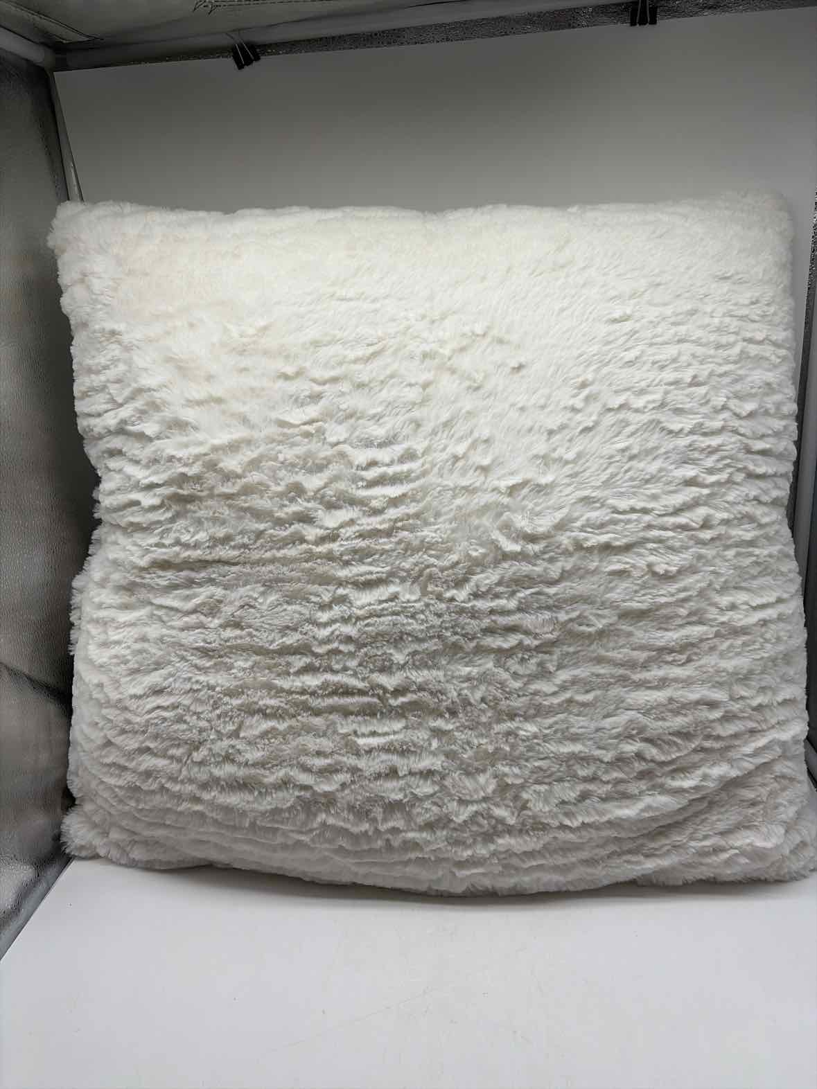 White Fabric Faux Fur Pillow | True Fashionistas.