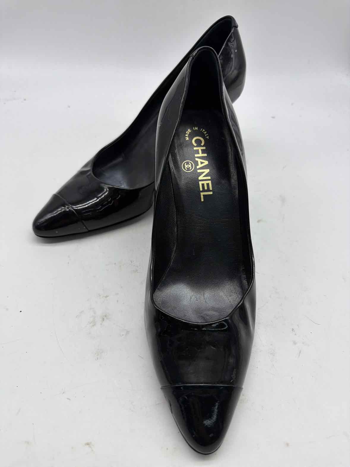 Pre-Owned Chanel Black Size 39 Patent Leather Pump Heels | True Fashionistas.
