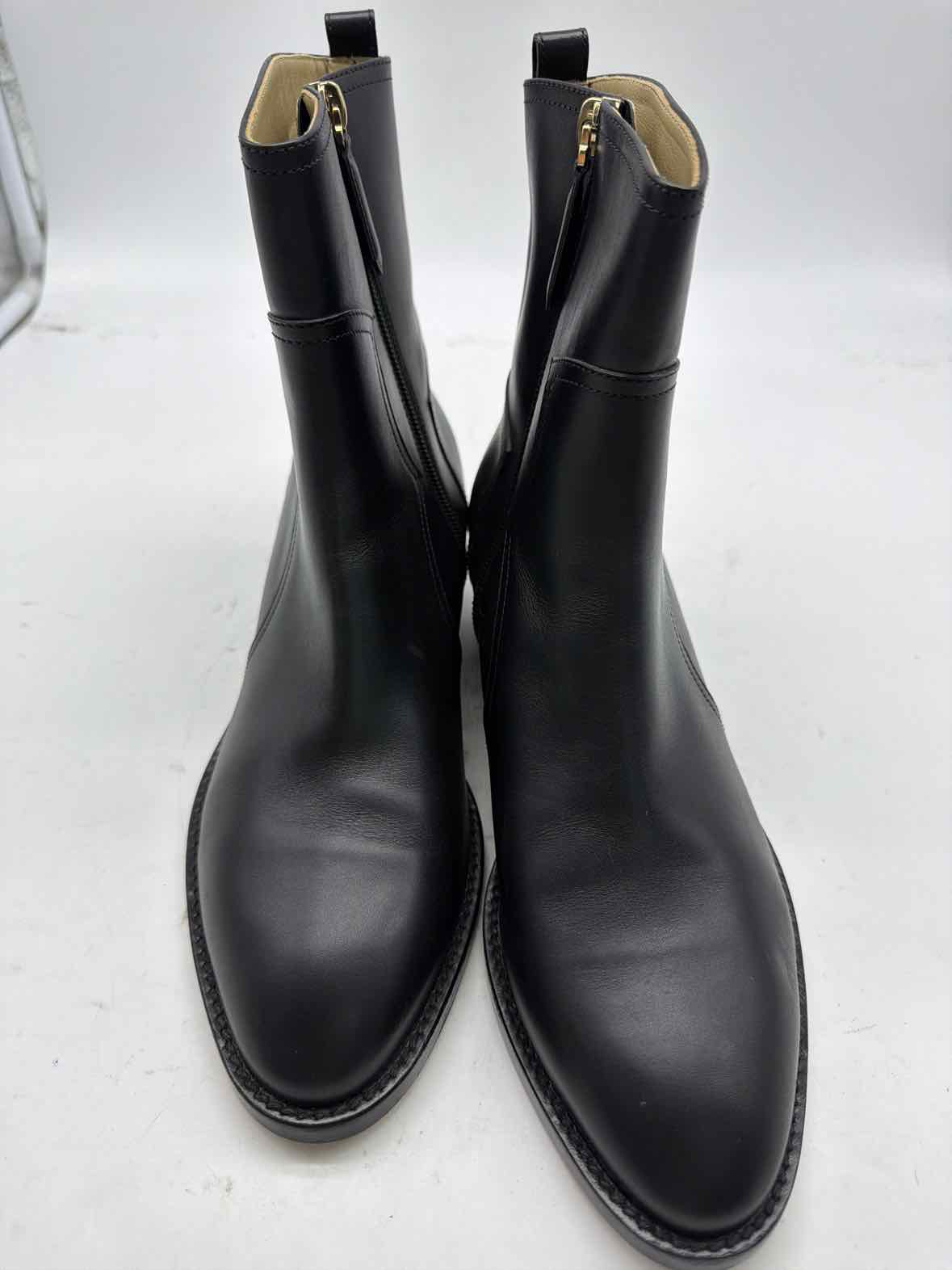 Pre-Owned Chanel Black Size 9 Leather Ankle Boots | True Fashionistas.