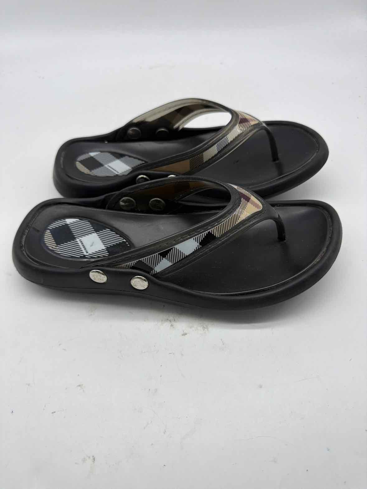 Pre-Owned Burberry Black Size 7 Thong Sandals | True Fashionistas.