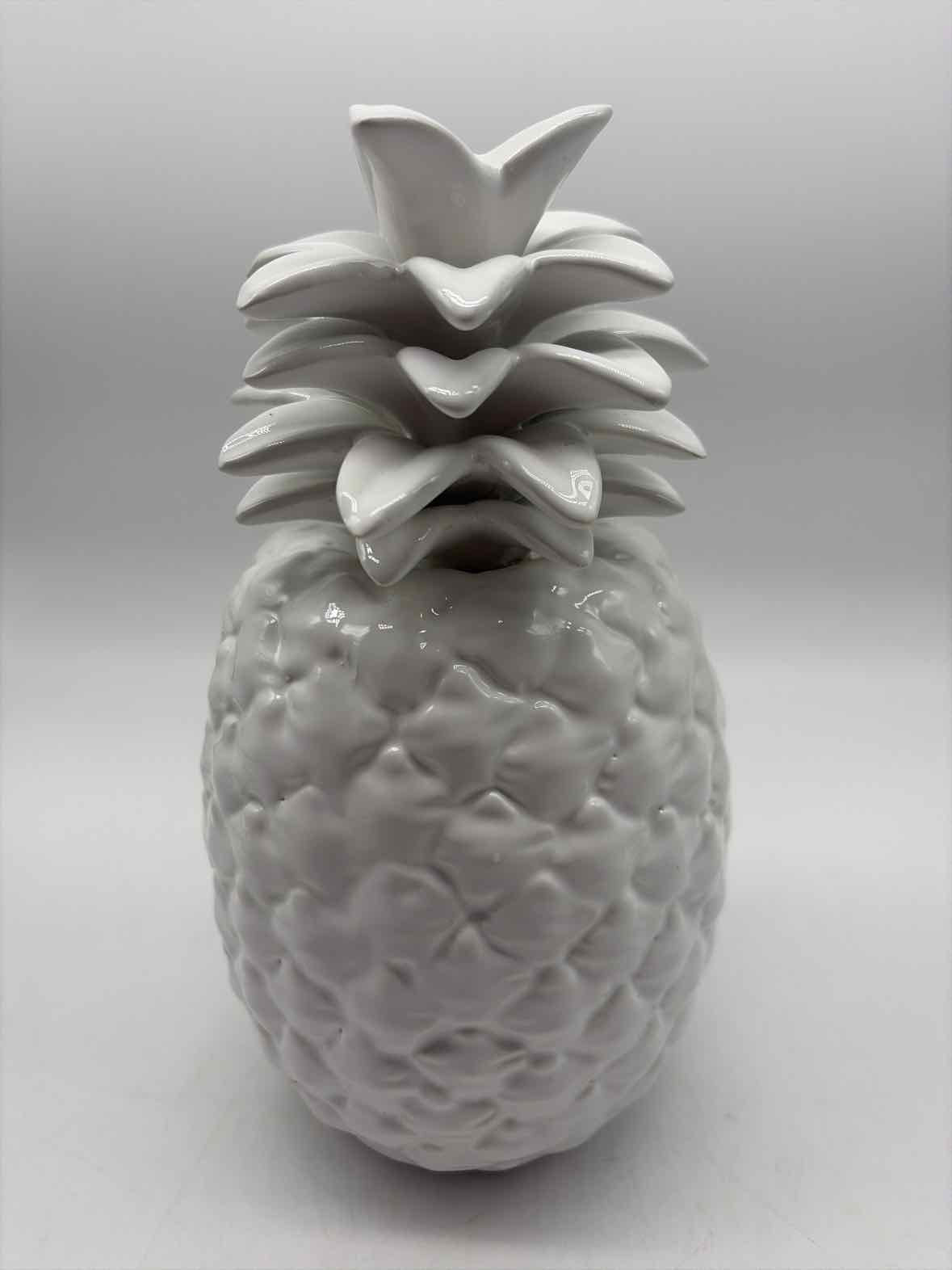 White Ceramic Pineapple | True Fashionistas.