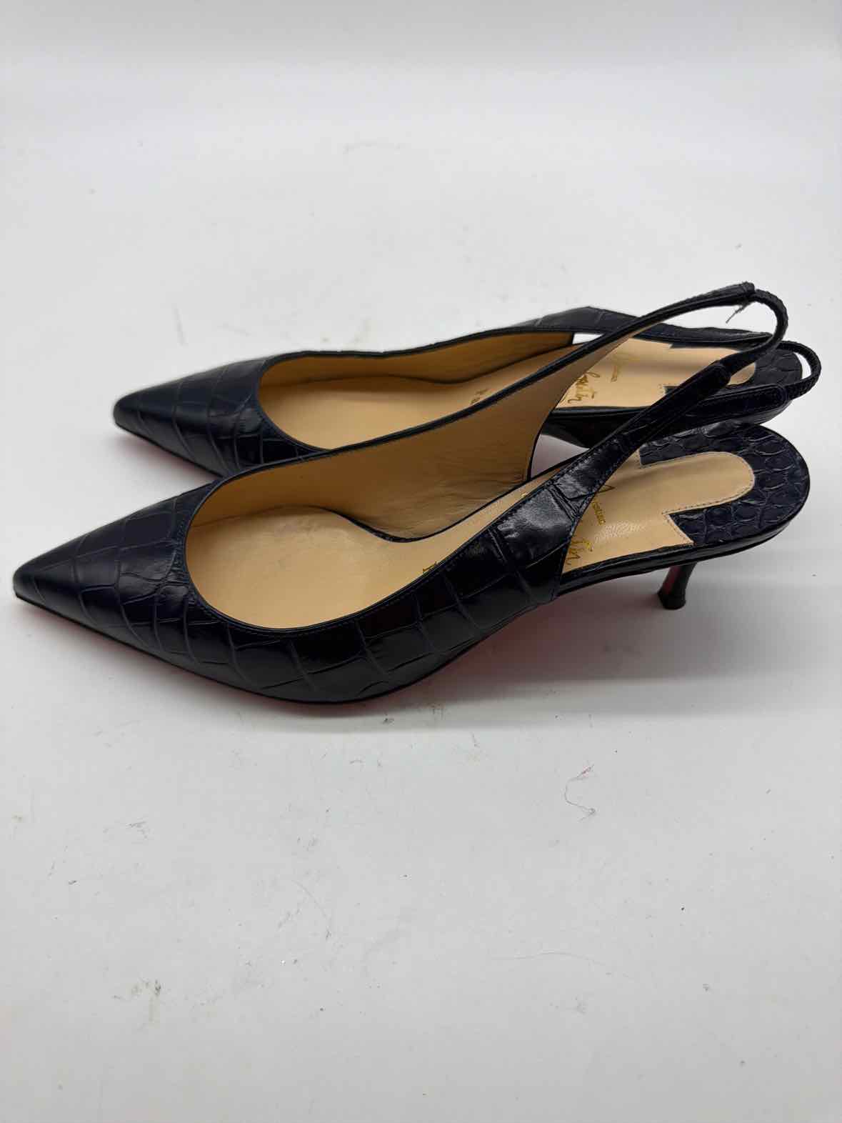 Pre-Owned Christian Louboutin Navy Size 36 Slingback Heels | True Fashionistas.