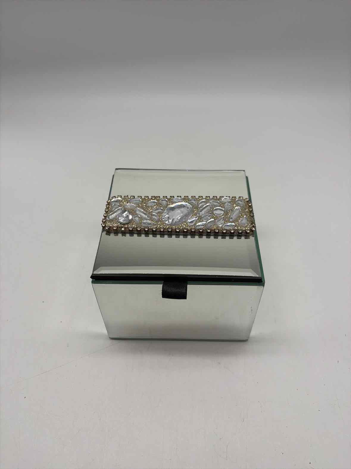 Mirrored Box With Faux Crystals | True Fashionistas.