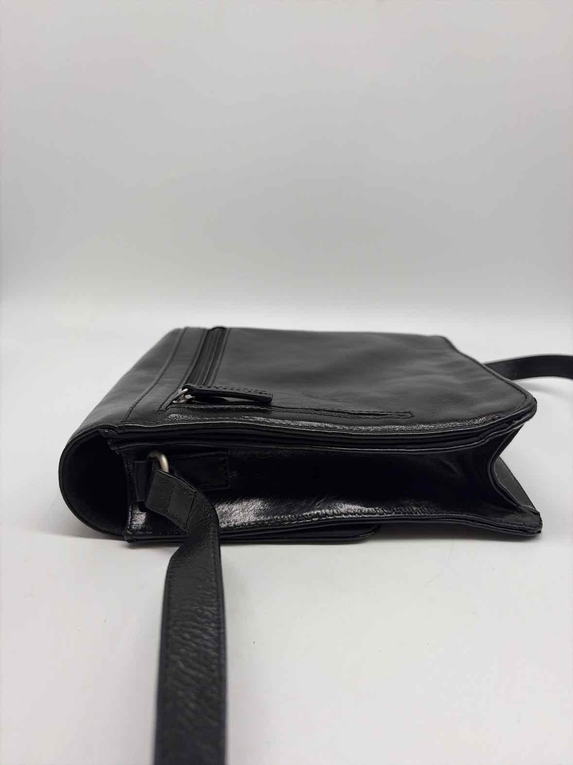 Pre-Owned Norm Thompson Black Crossbody Crossbody | True Fashionistas.