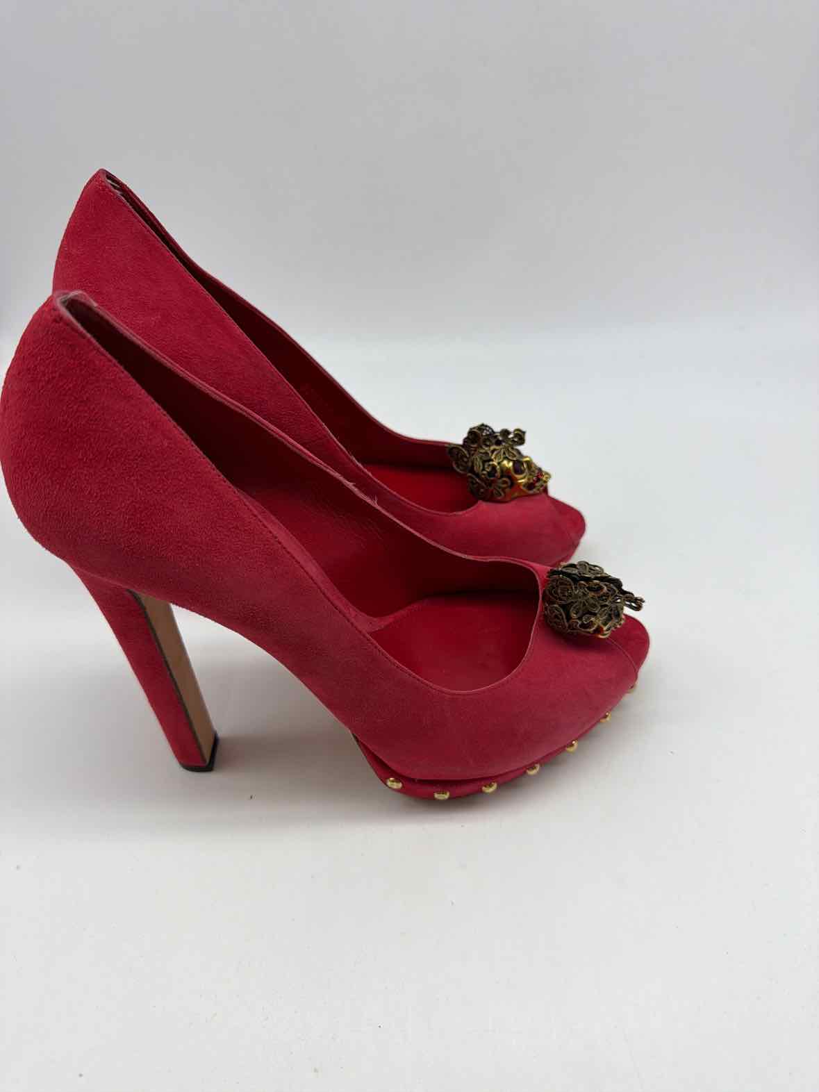 Pre-Owned Alexander McQueen Red Size 39 Peep Toe Heels | True Fashionistas.