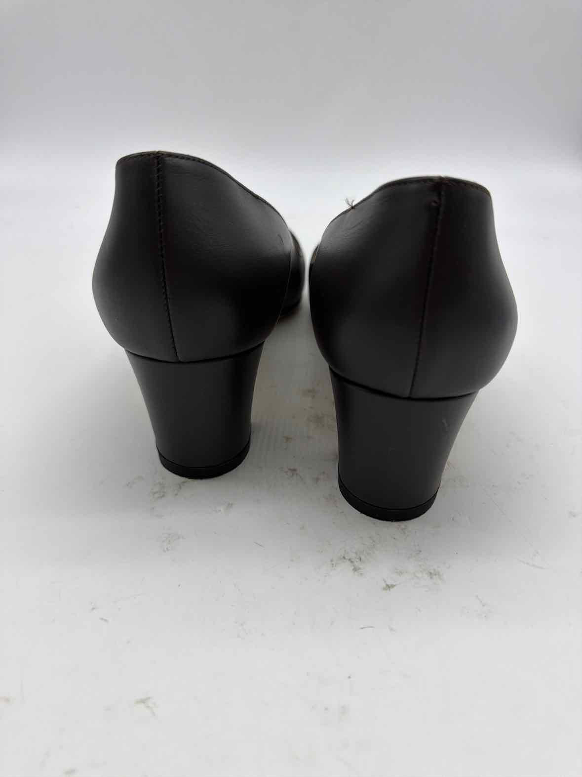 Pre-Owned Manolo Blahnik Black Size 9 Pump Heels | True Fashionistas.