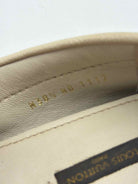 Pre-Owned Louis Vuitton Ivory Size 38.5 drivers Flats | True Fashionistas.