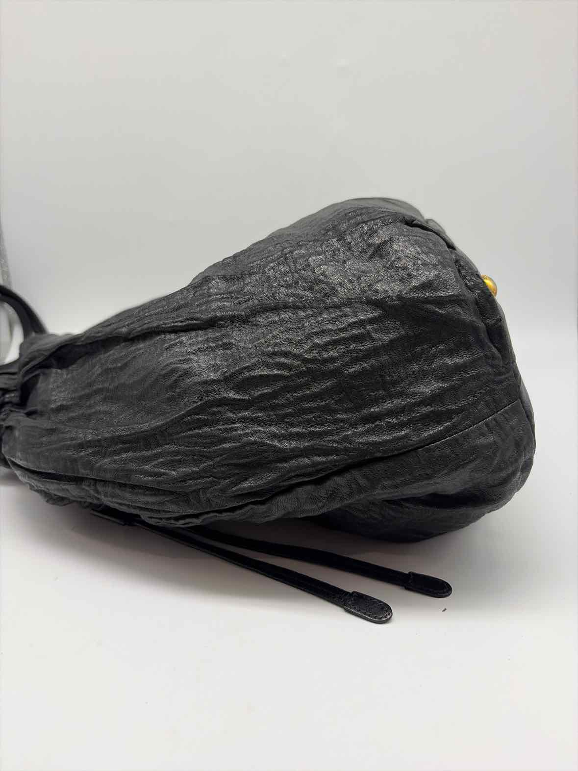Pre-Owned Prada Black Leather Shoulder Bag Shoulder Bag | True Fashionistas.