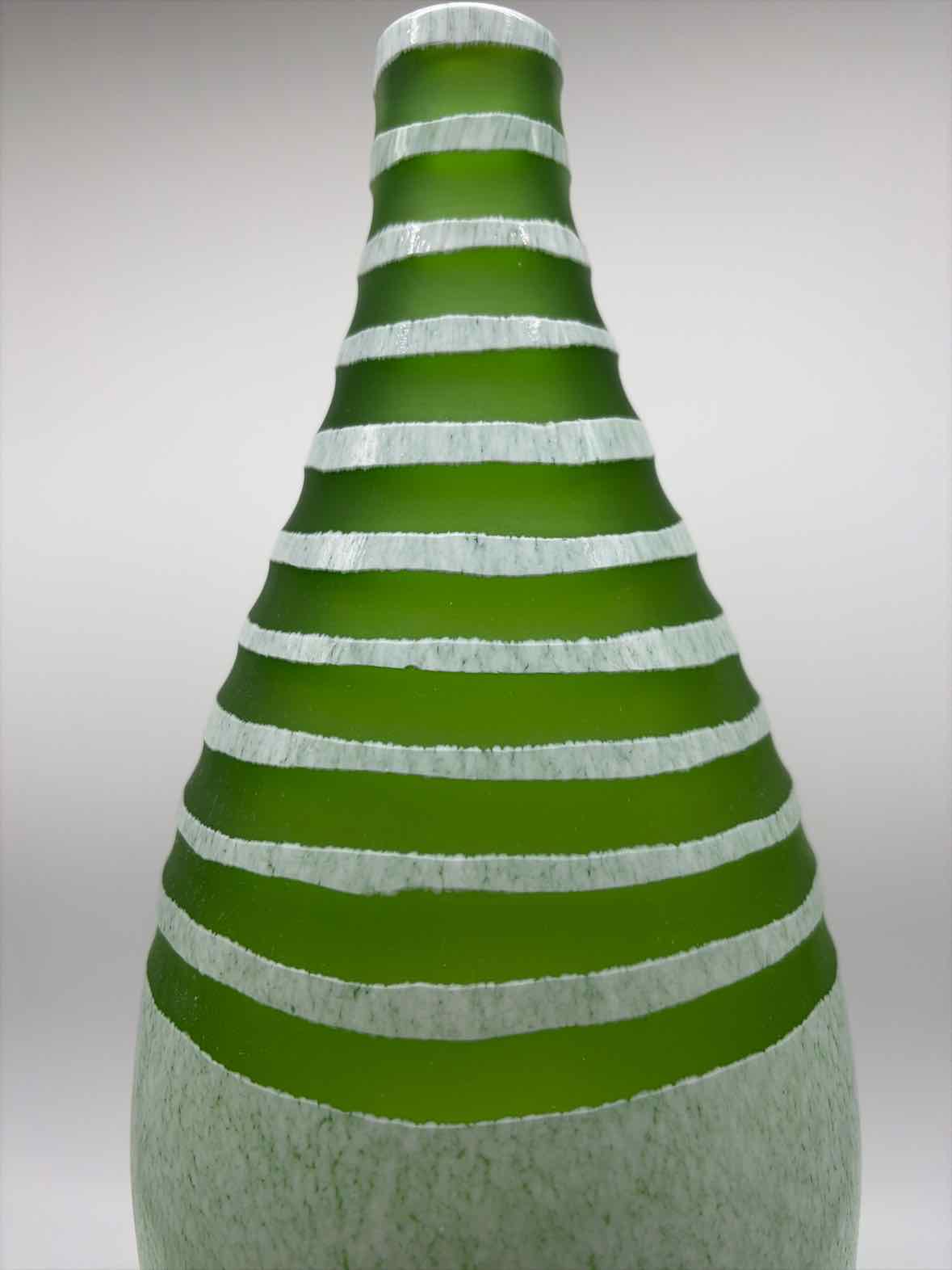 Pre-Owned Green Etched Glass Vase | True Fashionistas.
