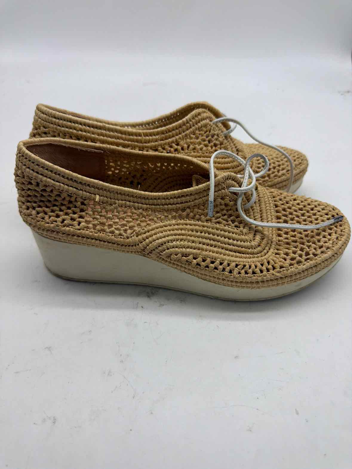 Pre-Owned Robert Clergerie Tan Size 6 Lace Up Flats | True Fashionistas.