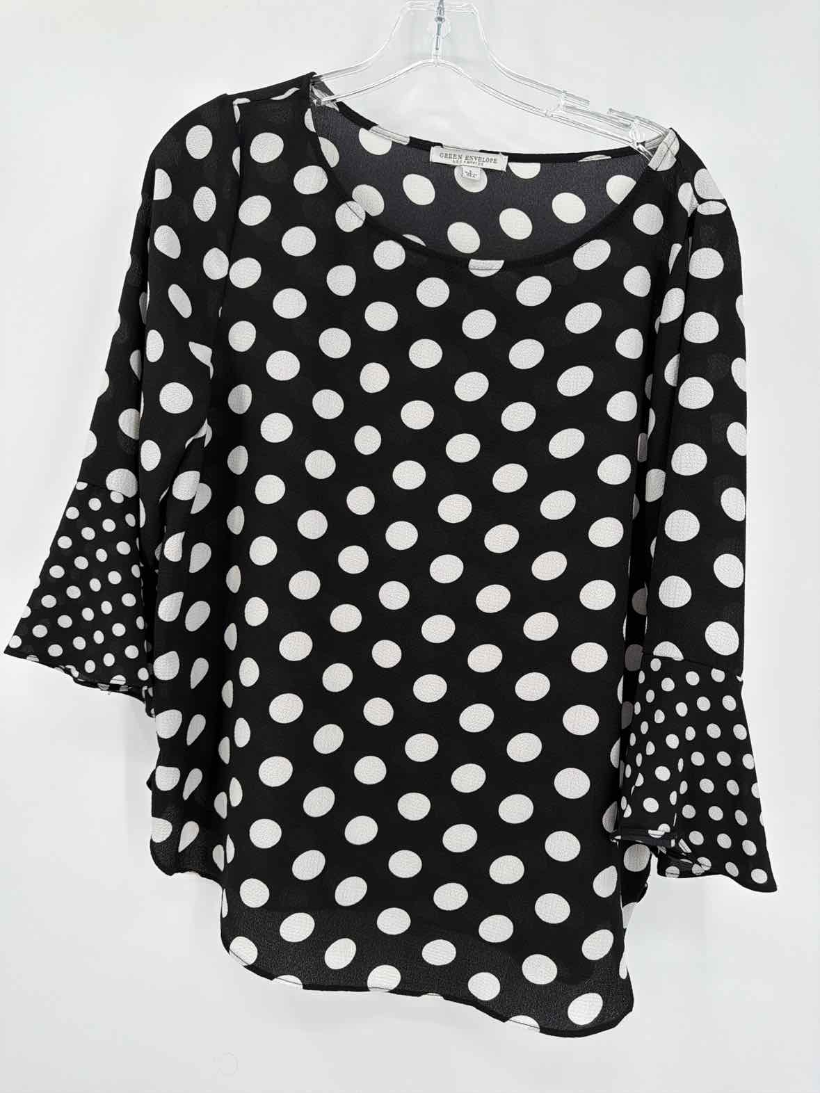 Pre-Owned Green Envelope Black Size Large Blouse | True Fashionistas.