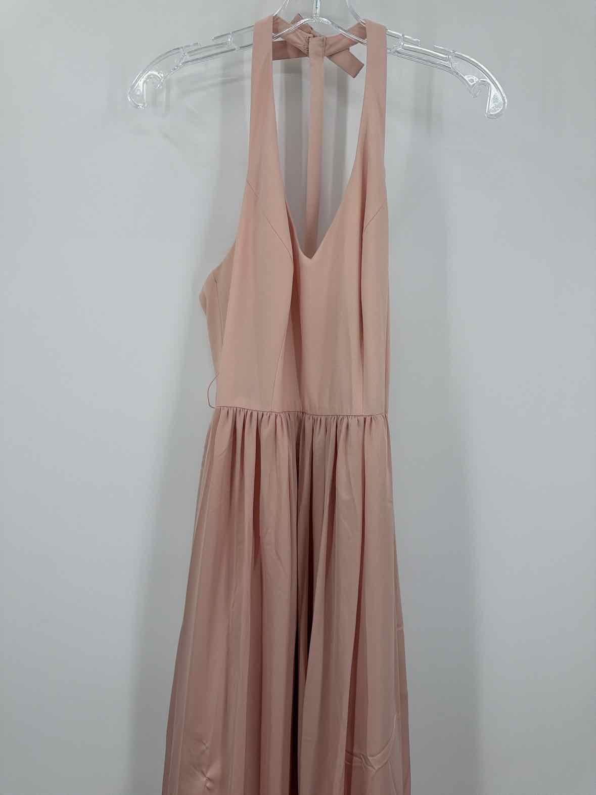 Pre-Owned White by Vera Wang Pink Size 4 Long Evening Gown | True Fashionistas.