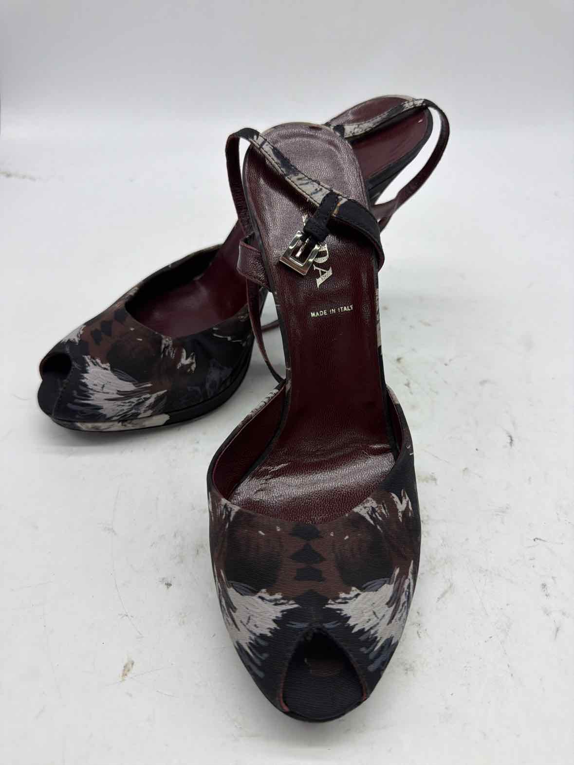 Pre-Owned Prada Black Size 8 Strappy Heels | True Fashionistas.