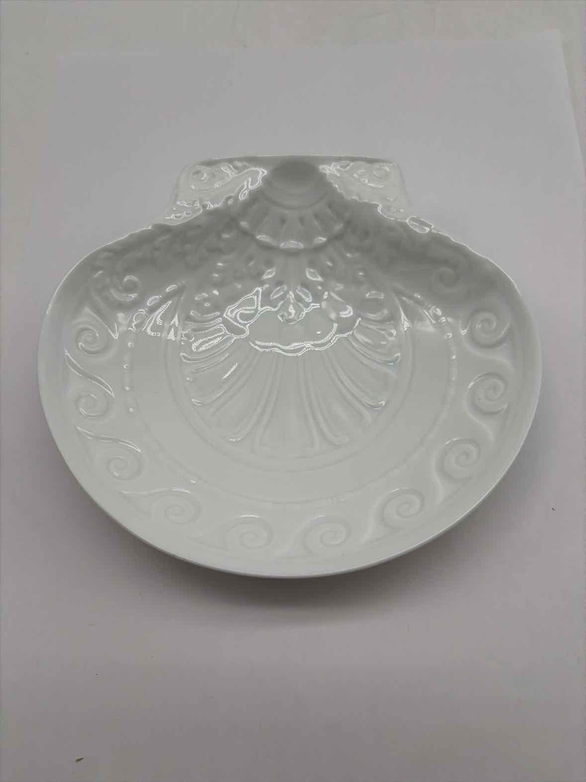 Bernardaud Louvre Shell Porcelain Dish | True Fashionistas.