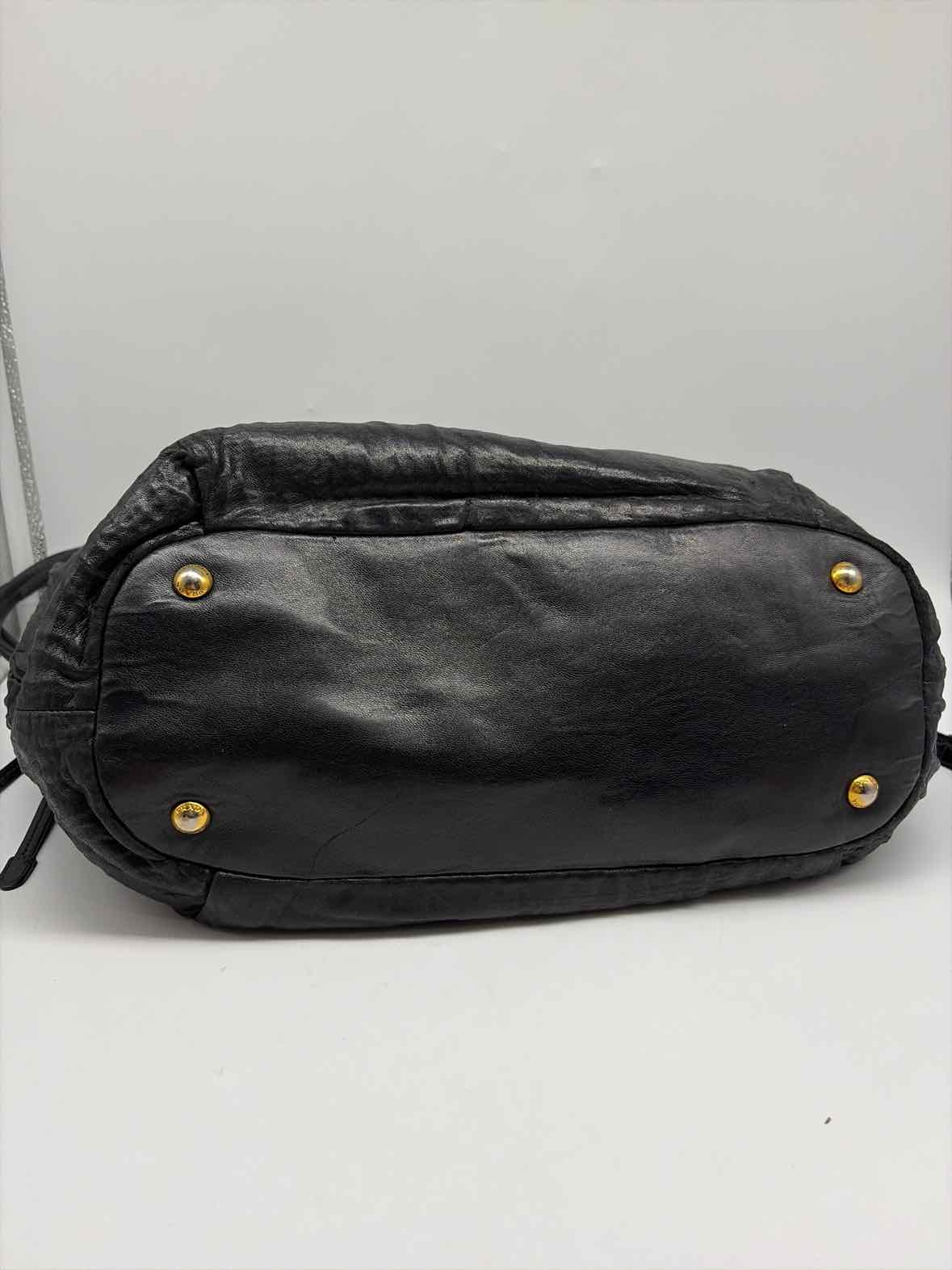 Pre-Owned Prada Black Leather Shoulder Bag Shoulder Bag | True Fashionistas.