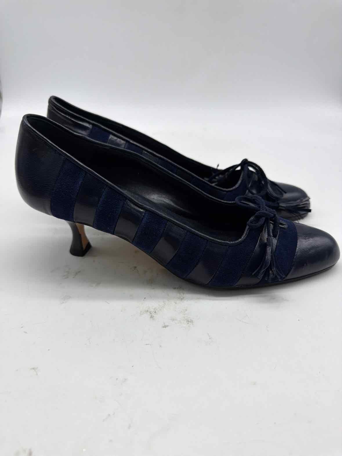 Pre-Owned Manolo Blahnik Navy Size 5.5 Pump Heels | True Fashionistas.
