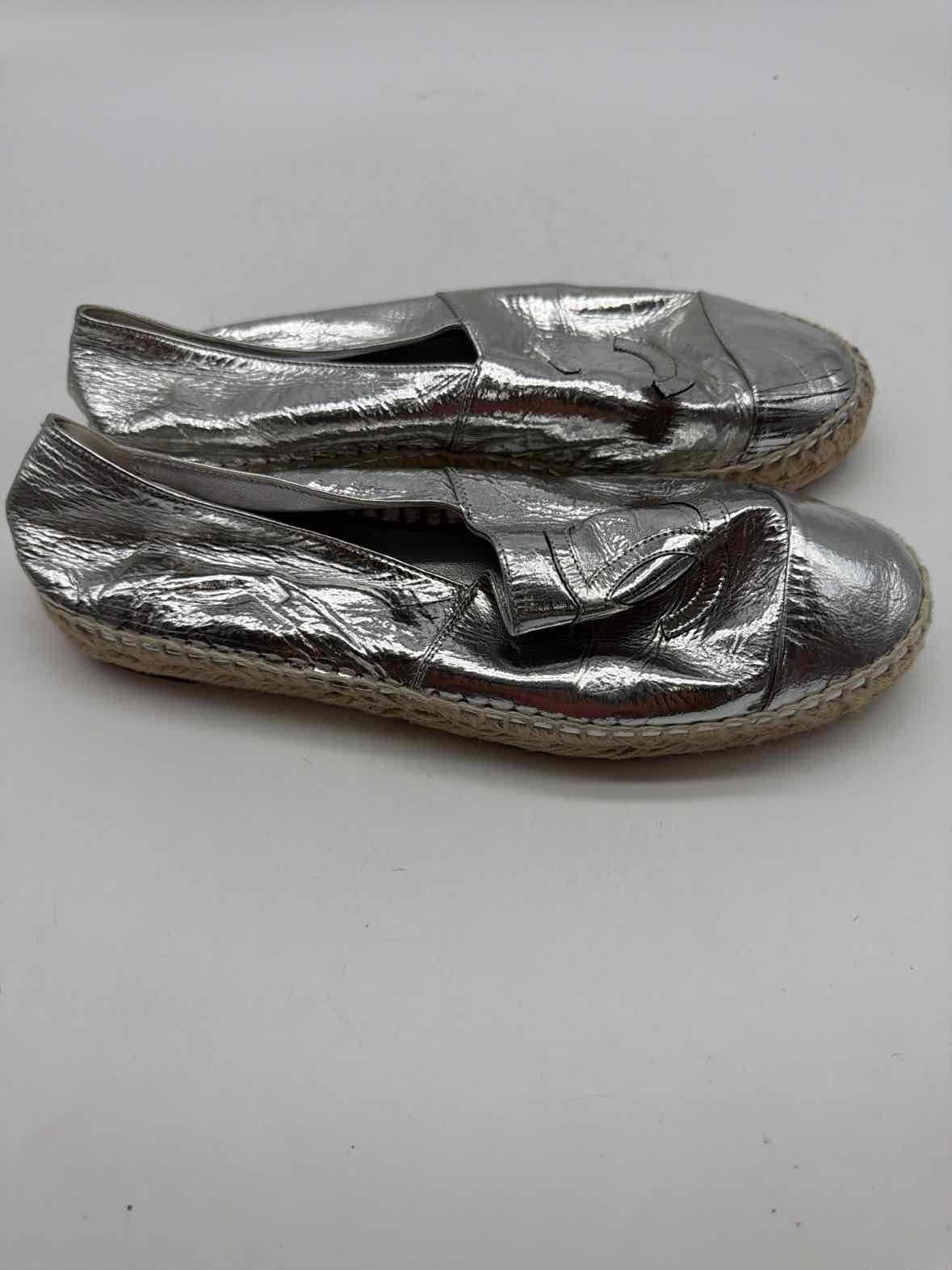 Pre-Owned Chanel Silver Size 39 Espadrille Flats | True Fashionistas.