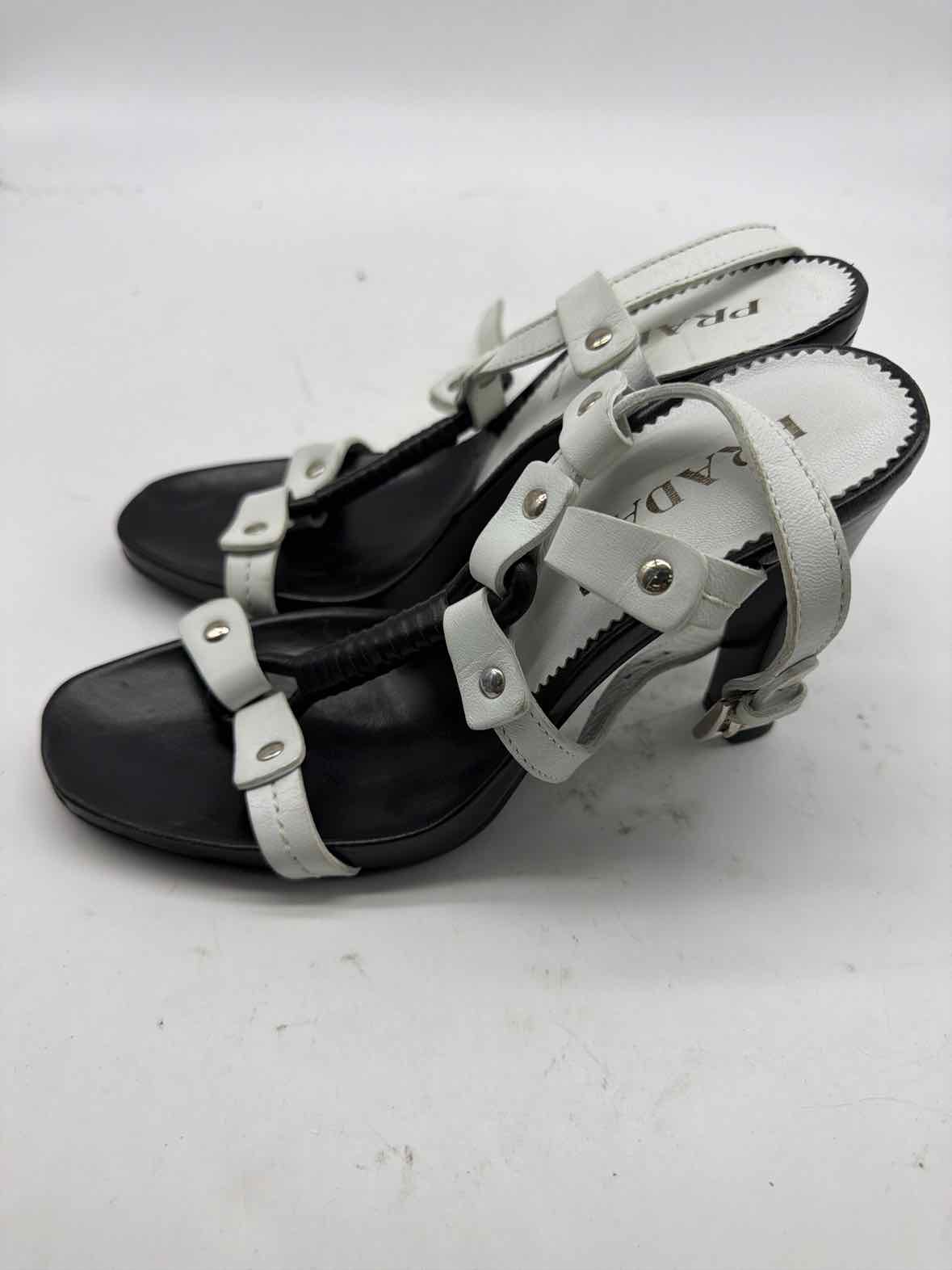 Pre-Owned Prada Black Size 35.5 Strappy Heels | True Fashionistas.