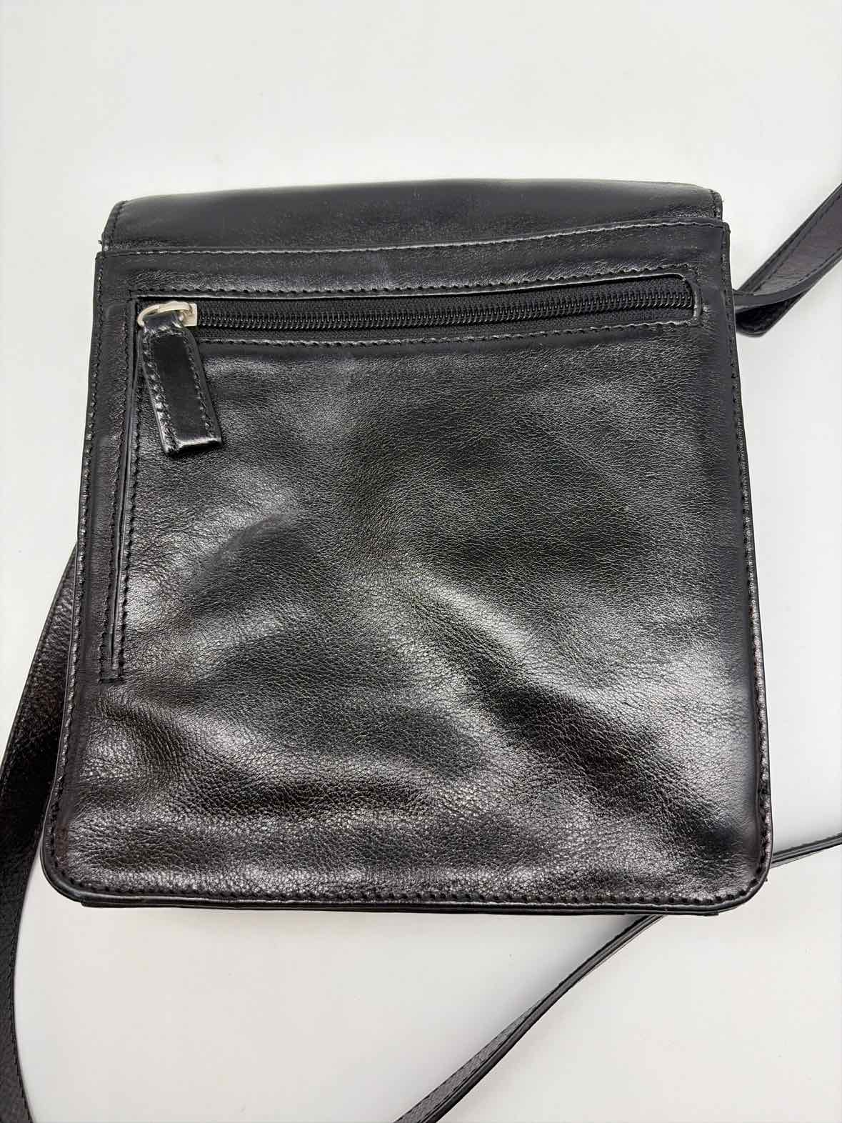 Pre-Owned Norm Thompson Black Crossbody Crossbody | True Fashionistas.