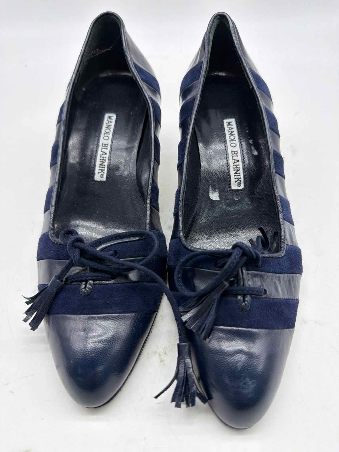 Pre-Owned Manolo Blahnik Navy Size 5.5 Pump Heels | True Fashionistas.