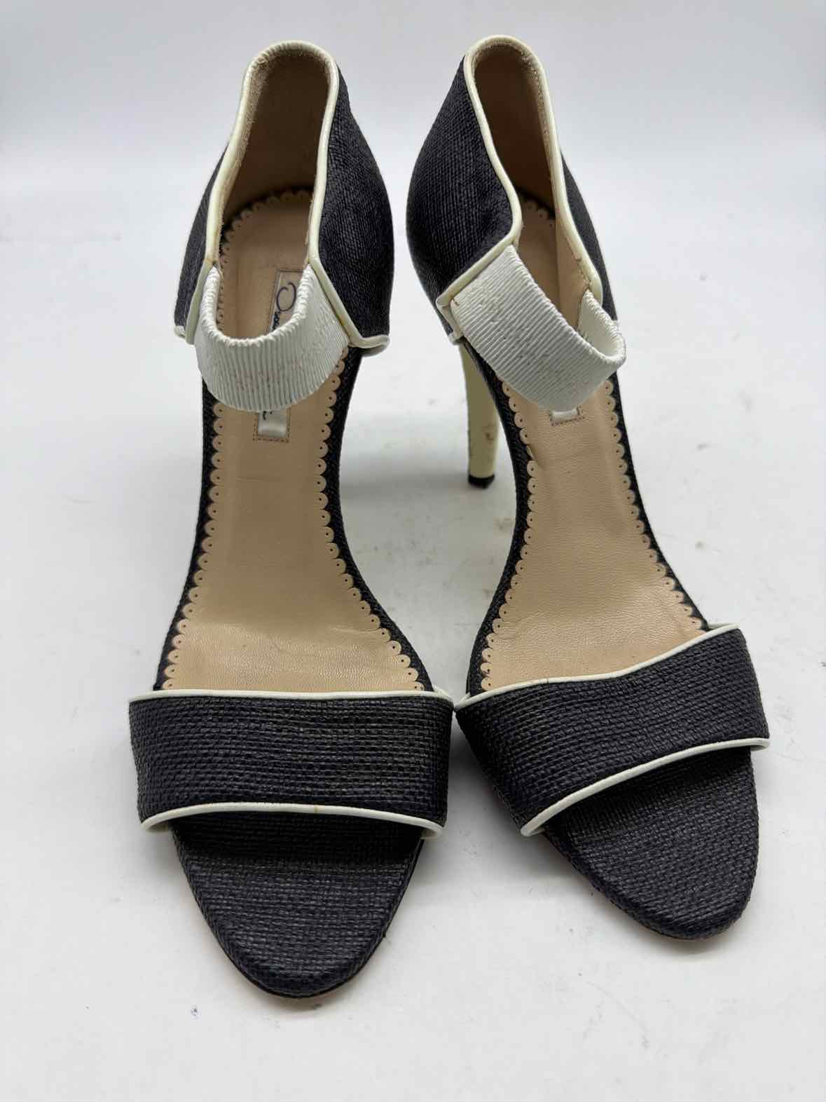 Pre-Owned Oscar de la Renta Black Size 37.5 Ankle Strap Heels | True Fashionistas.