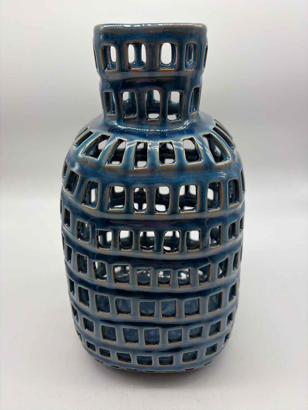 Blue Basketweave Vase | True Fashionistas.