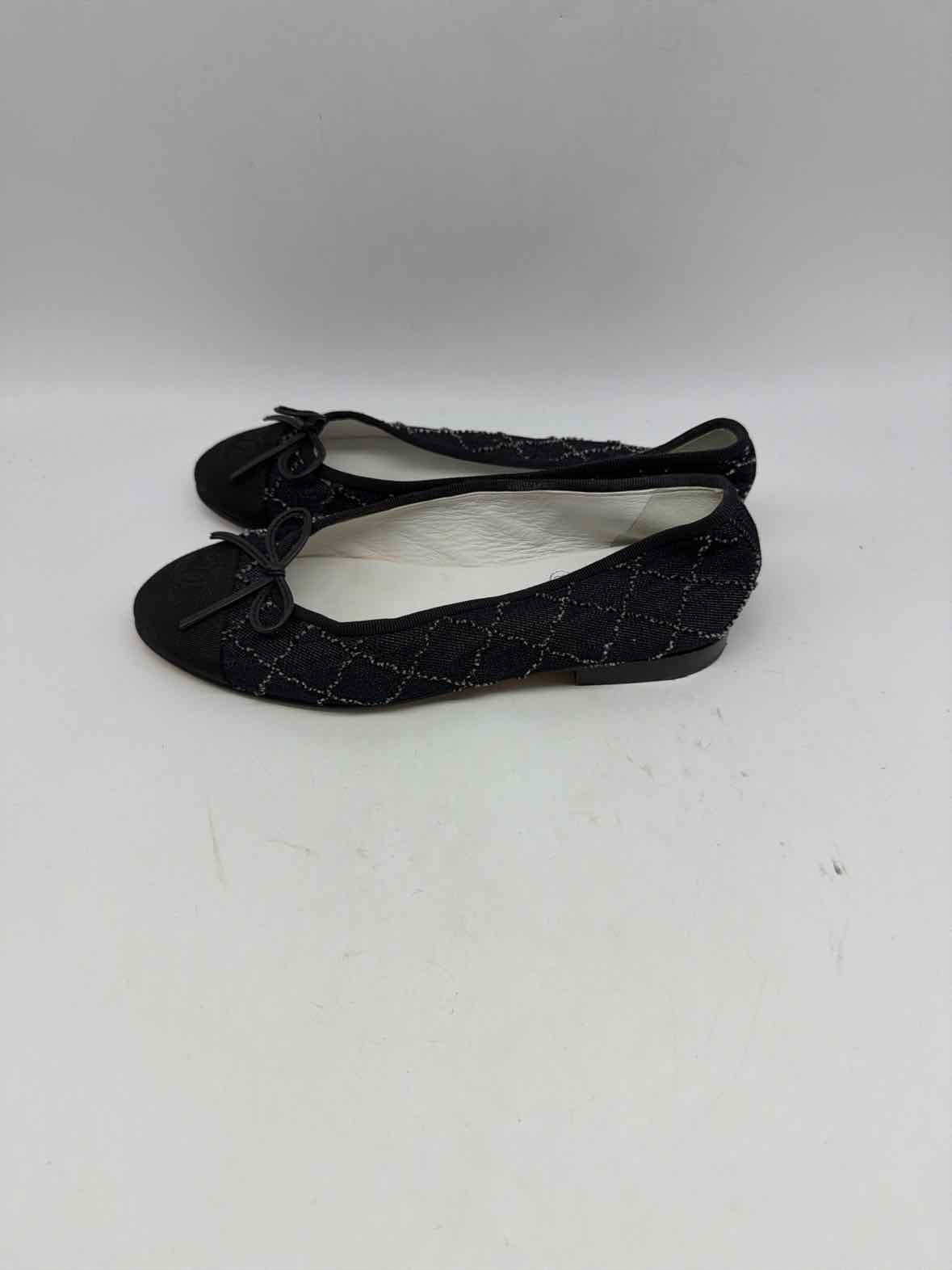 Pre-Owned Chanel Navy Size 36 Slip Flats | True Fashionistas.