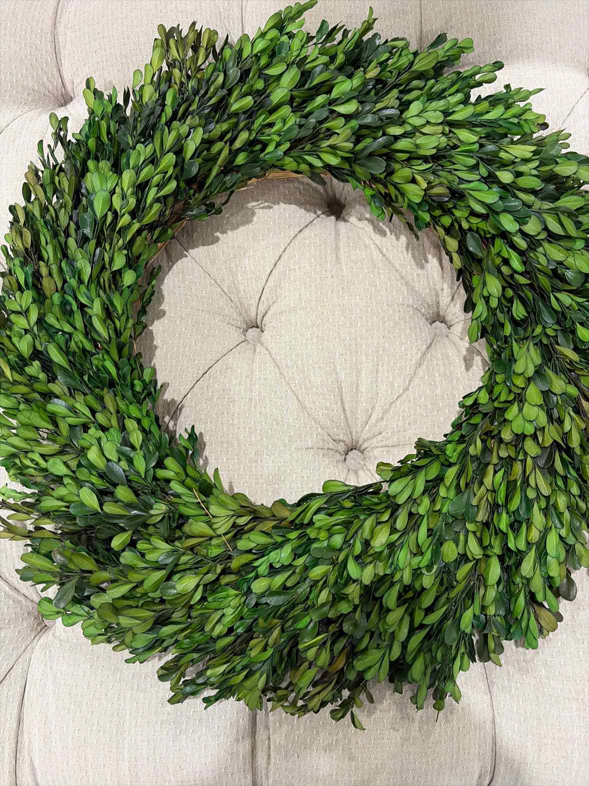 Green  Boxwood Wreath | True Fashionistas.
