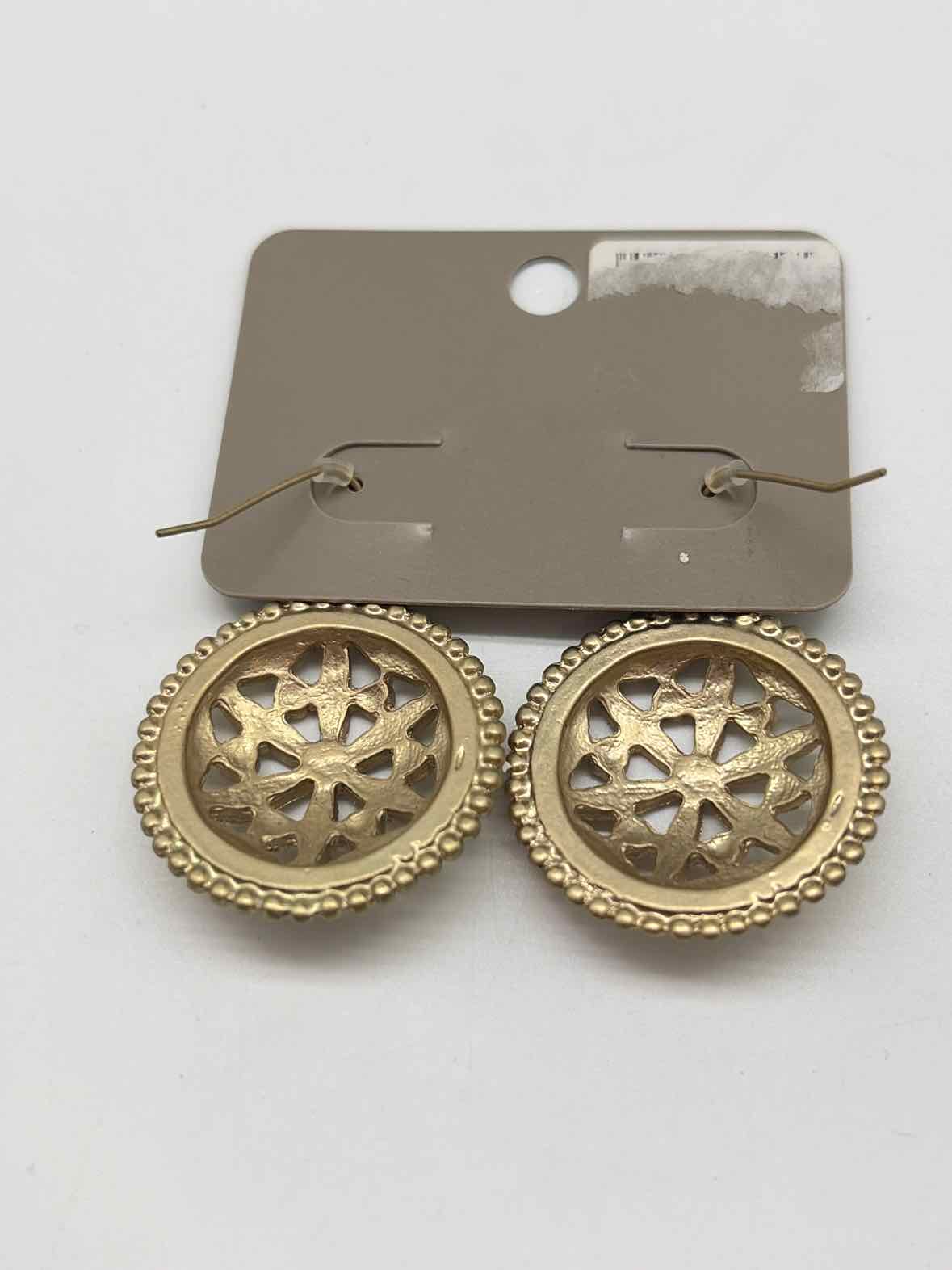 Pre-Owned Chico's Champagne Round Drop Earrings | True Fashionistas.