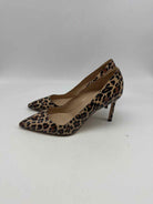 Pre-Owned Manolo Blahnik Tan Size 37.5 Leopard Pump Heels | True Fashionistas.