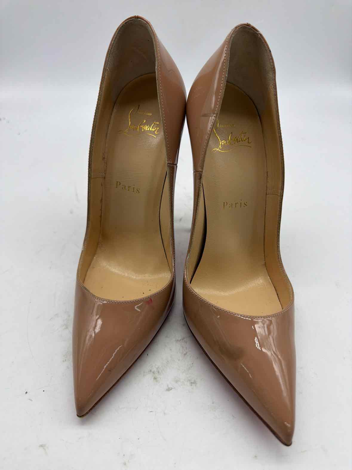 Pre-Owned Christian Louboutin Tan Size 7 Patent Leather Pump Heels | True Fashionistas.