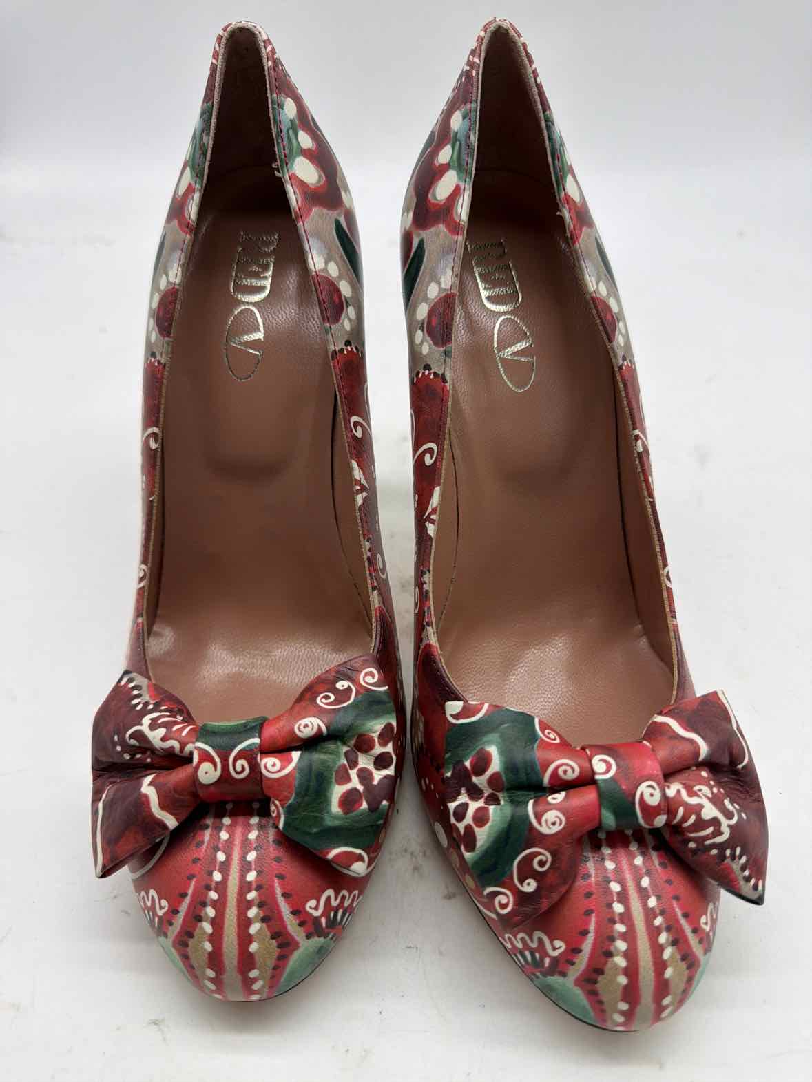 Pre-Owned Valentino Red Size 9 Pump Heels | True Fashionistas.