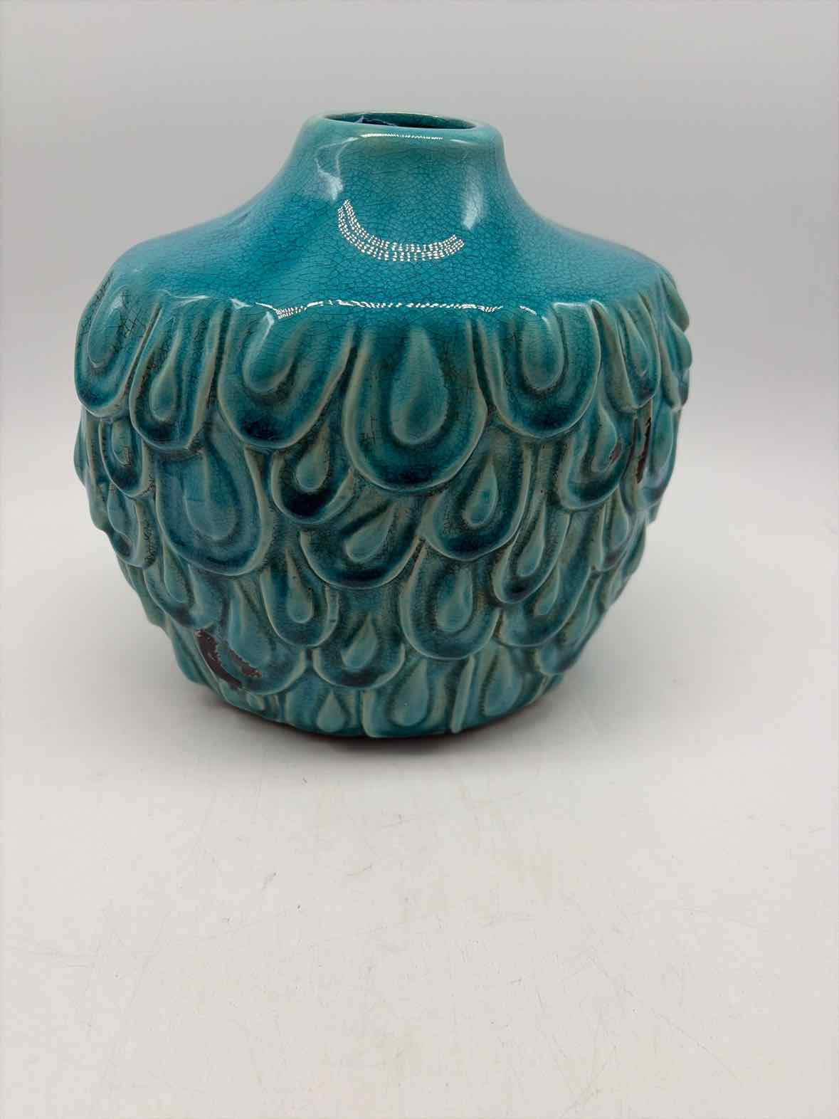 Drop Leaf Aqua Ceramic Vase | True Fashionistas.