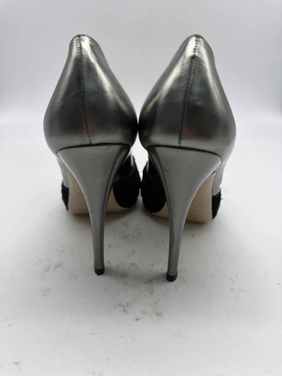 Pre-Owned Valentino Black Size 6 Peep Toe Heels | True Fashionistas.