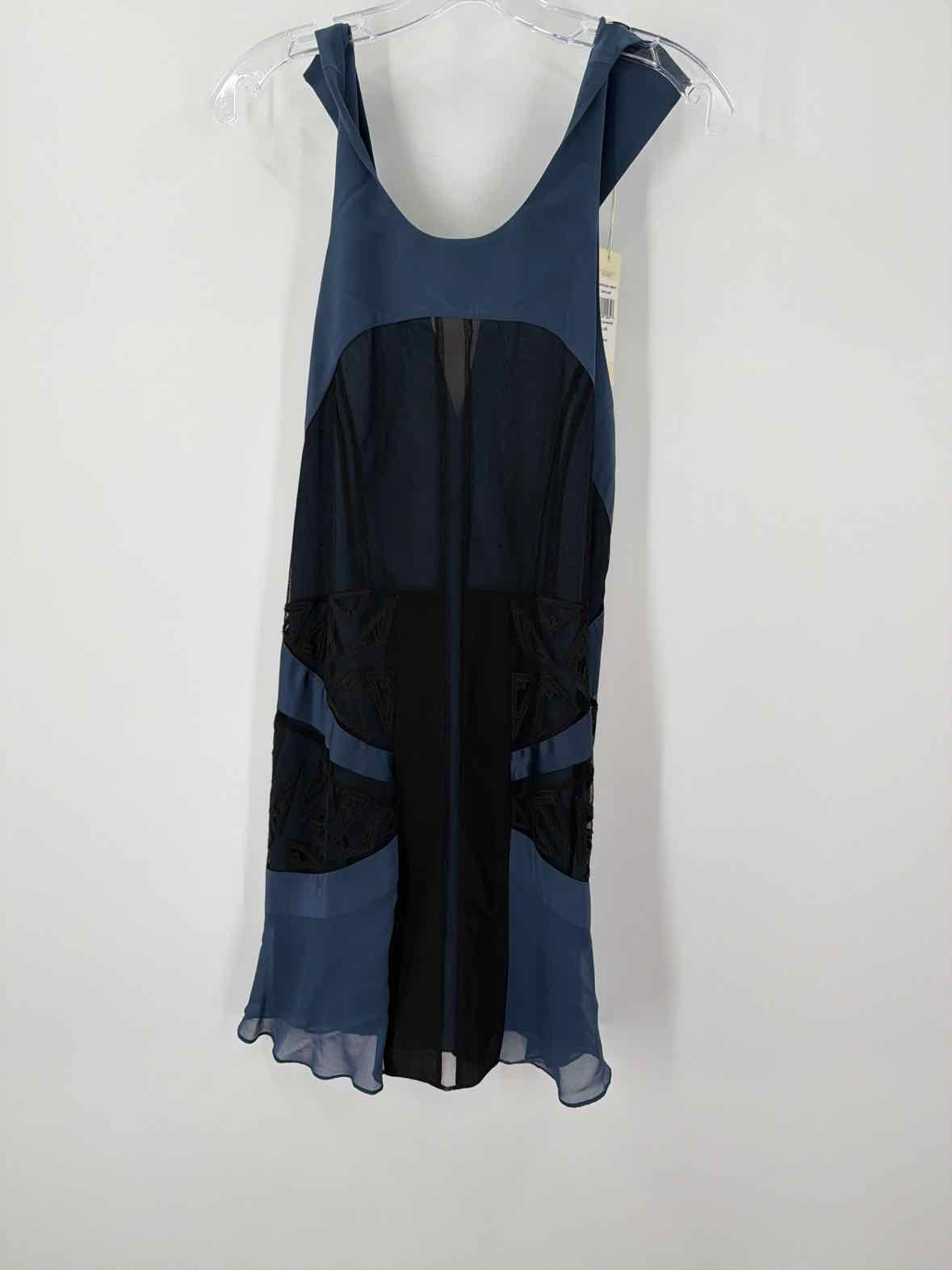 Pre-Owned BCBG Runway Navy Size XS Short Sleeveless Dress | True Fashionistas.