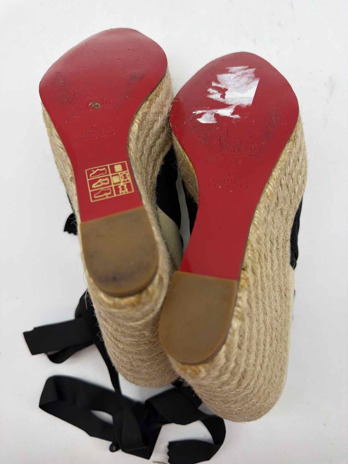 Pre-Owned Christian Louboutin Ivory Size 37 Wedge Heels | True Fashionistas.