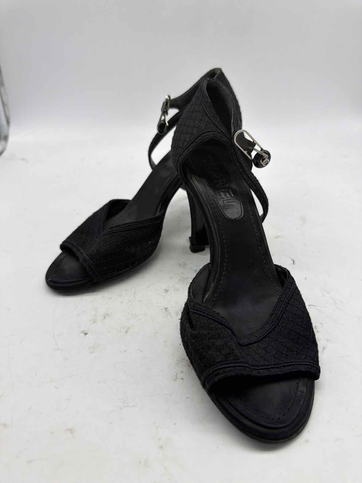 Pre-Owned Chanel Black Size 6 Ankle Strap Heels | True Fashionistas.
