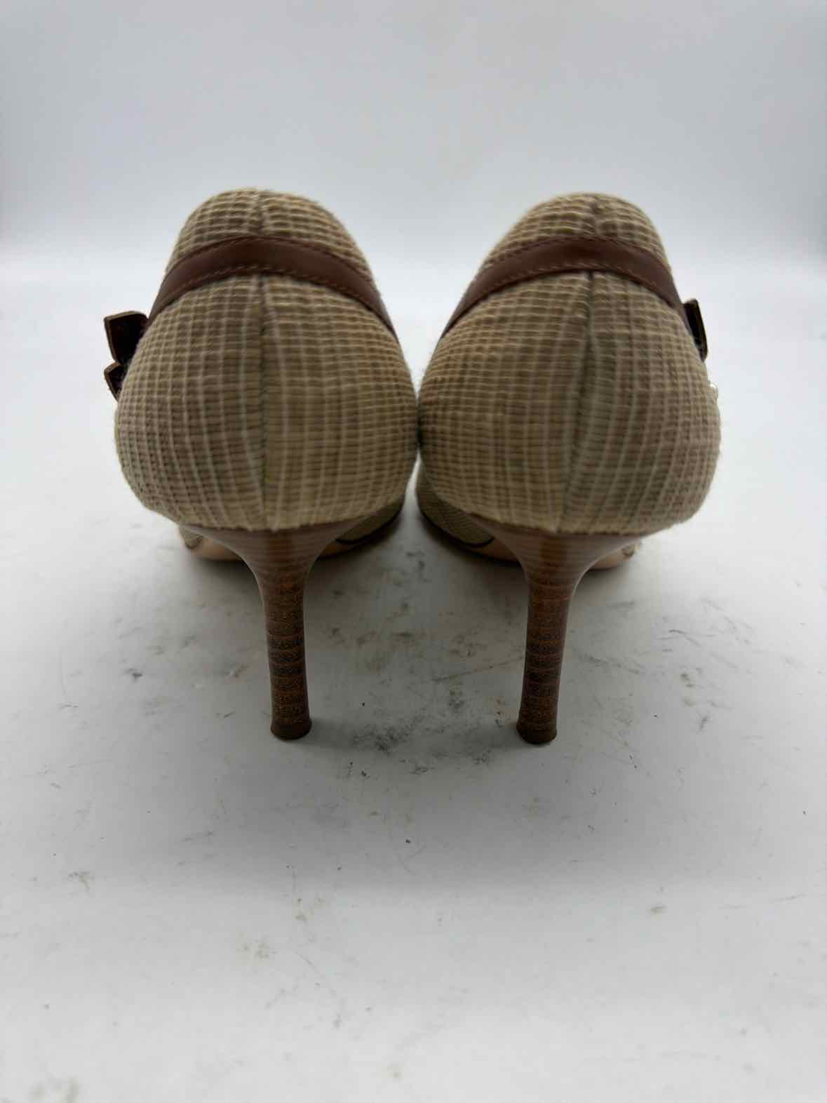 Pre-Owned Valentino Tan Size 6 Pump Heels | True Fashionistas.
