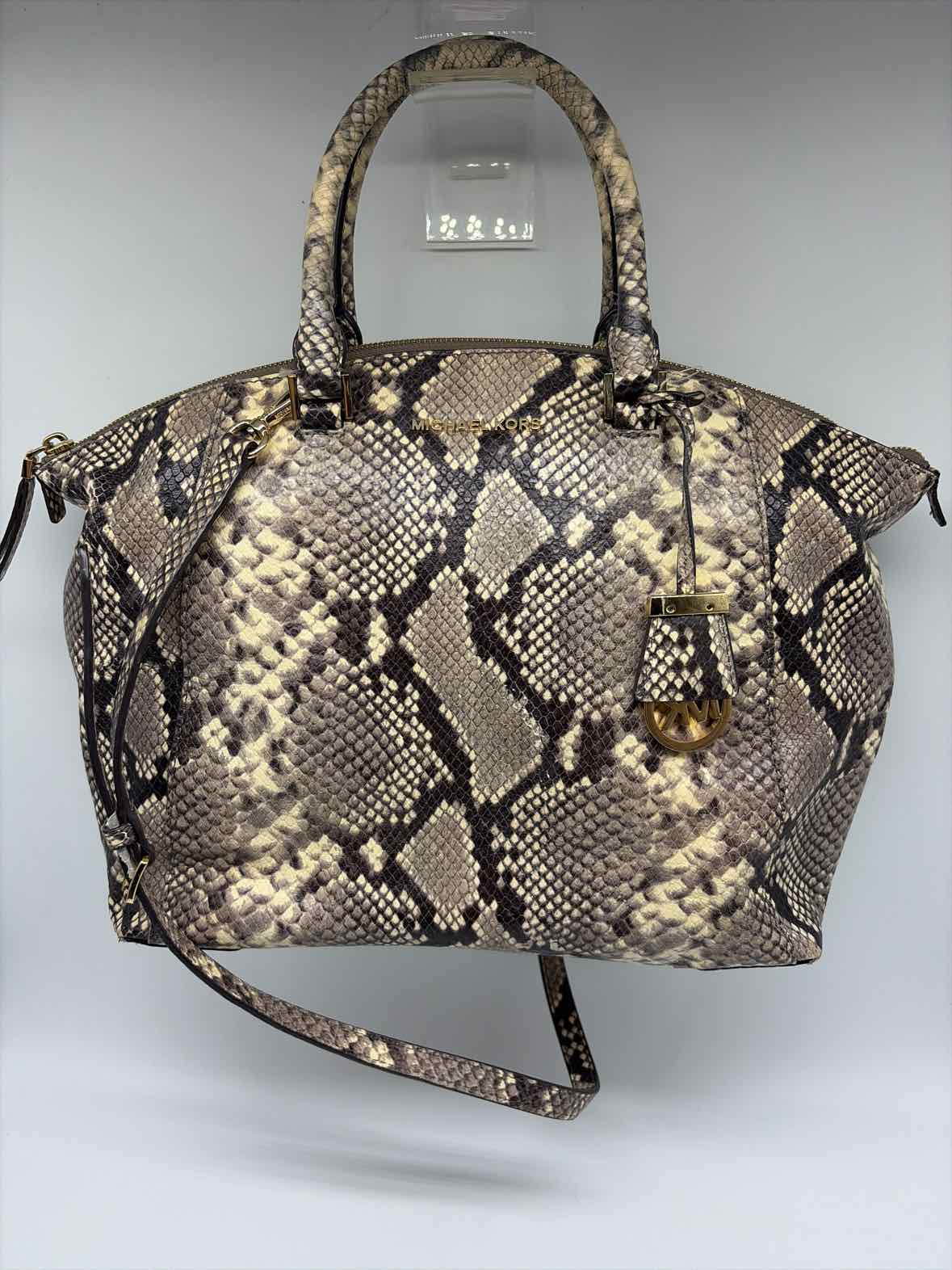 Pre-Owned MICHAEL Michael Kors Grey Crossbody Crossbody | True Fashionistas.