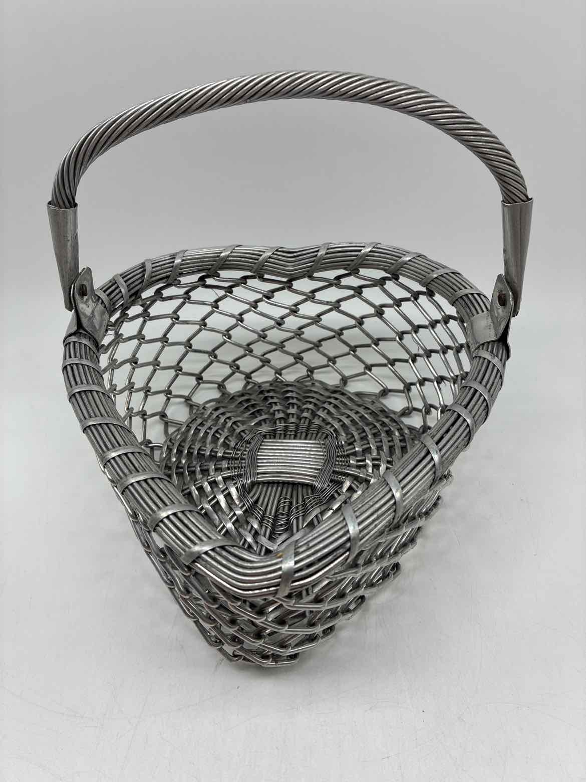 Silver Metal Heart Shape Vase | True Fashionistas.