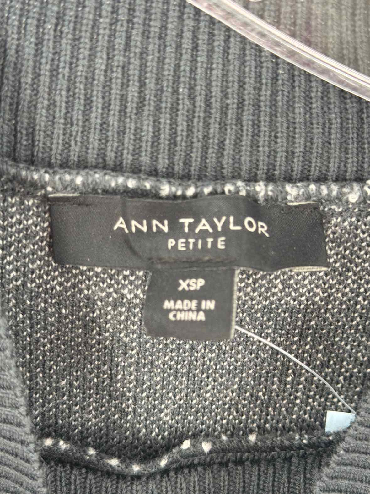 Pre-Owned Ann Taylor Grey Size XS Short Sleeve Sweater | True Fashionistas.