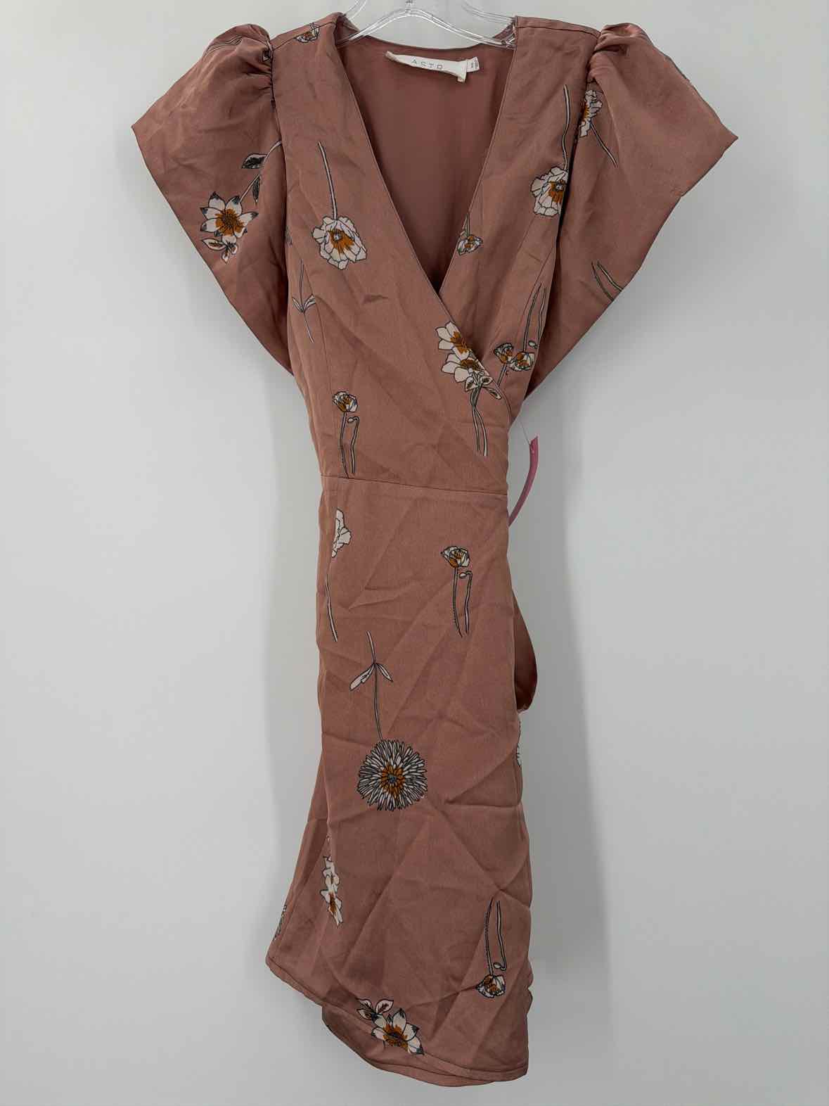 Pre-Owned ASTR Tan Size XS Wrap Short Short Sleeve Dress | True Fashionistas.